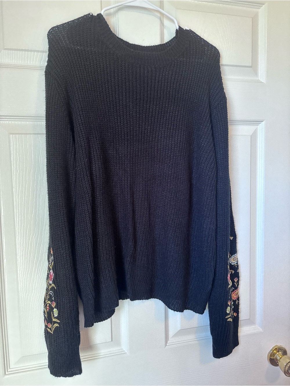 SHEIN Black Knit Crewneck Sweater with Floral Embroidered Sleeves